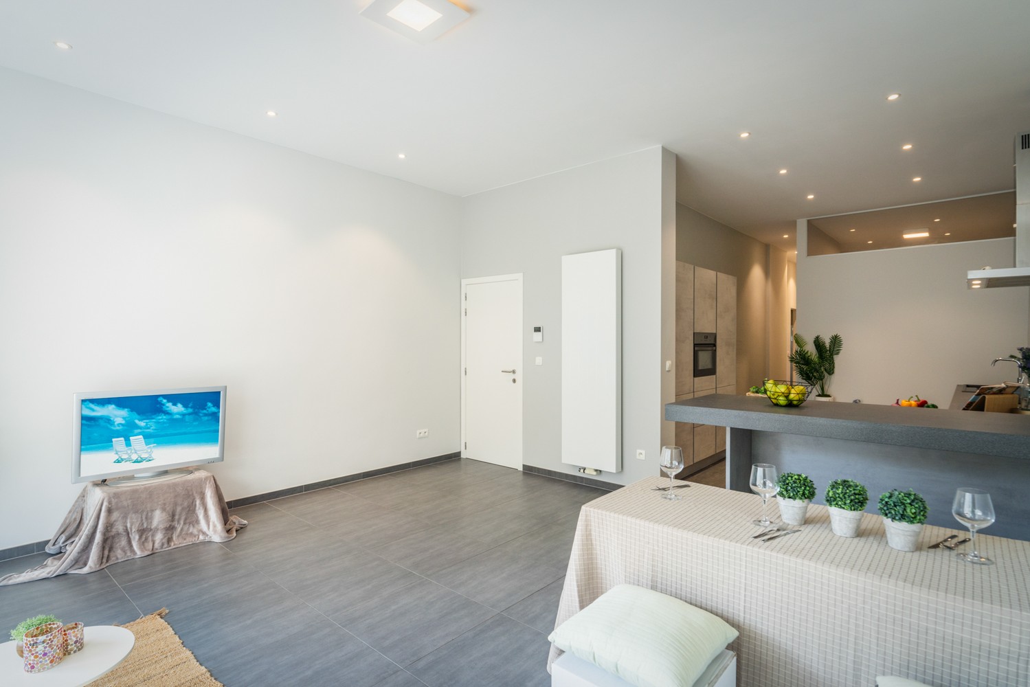 Stijlvol gerenoveerd appartement met hoge plafonds, 2 slpks vlak bij zee te koop in Oostende - foto 4