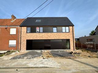 NIEUWBOUW WONING MET 3 SLAAPKAMERS, GARAGE EN TUIN (515m²)U kan nog genieten van 6% BTW ipv 21% indien u aan de voorwaarden voldoet.Het betreft de...