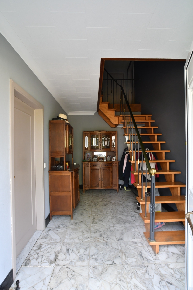 Ruime woning met mooie tuin, 5 slaapkamers en kantoorruimte - foto 2