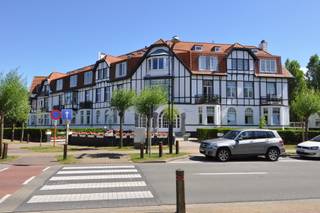 Idéalement situé à quelques pas de la place Albert et de la digue, cet appartement charmant se trouve dans une résidence de caractère. Grâce à...