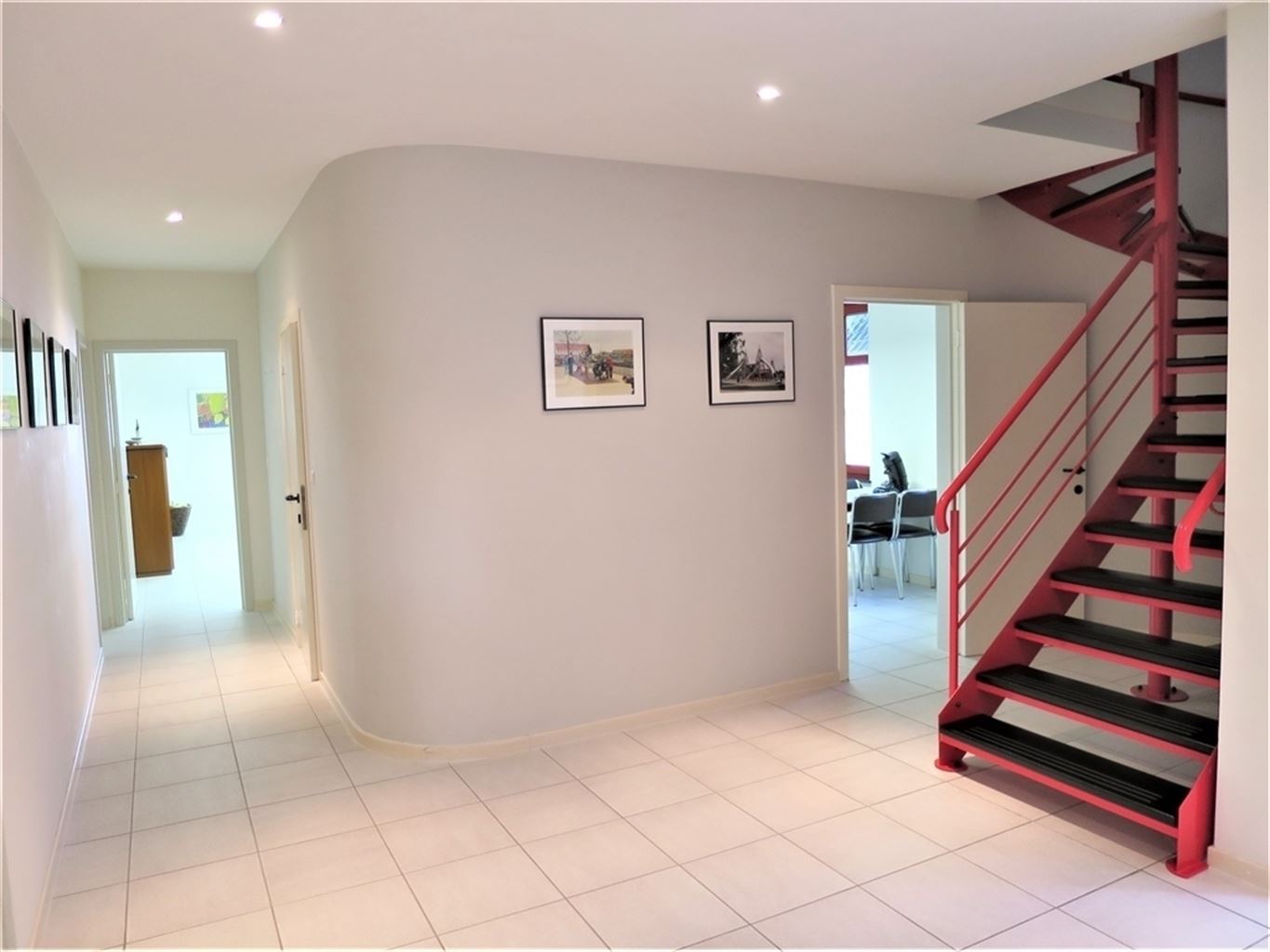 Gelijkvloerse handels/kantoorruimte,veel parkeergelegenheid. - foto 3