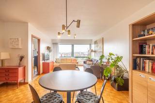 Geniet van zon en uitzicht op een centrale locatie. Dit lichtrijke appartement van 70 m² bevindt zich op de vijfde verdieping van een verzorgd...