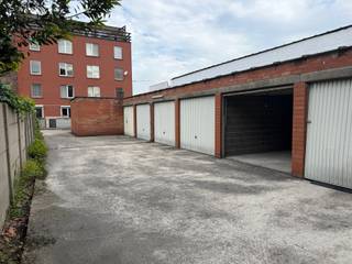 <strong>Vlot bereikbare garagebox te Deurne.</strong><br /><br /><strong>Ligging:</strong><br />Goed gelegen met een ideale verbinding naar de invalswegen en op korte afstand van centrum Antwerpen.