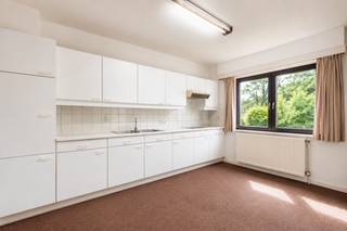 Huurprijs: 900 EUR per maand+ 60 EUR per maand voor de garagebox+ 40 EUR per maand gemeenschappelijke kostenKosten plaatsbeschrijving zijn 50/50 te...