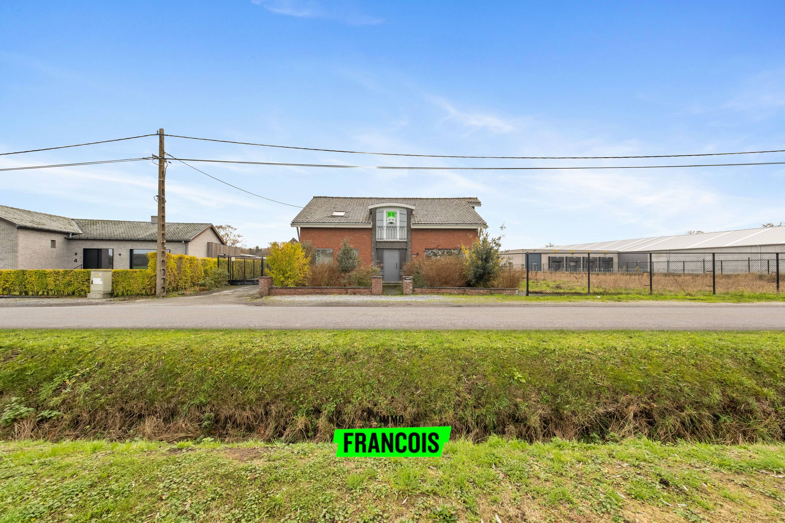 Vrijstaande woning met groot perceel, bijgebouwen en paardenpiste te koop te Ruddervoorde - foto 2