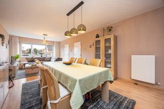 Gelijkvloers appartement met twee slaapkamers in Rijkevorsel<br /><br />Ontdek dit gezellige twee slaapkamer appartement in Rijkevorsel. <br />Het appartement heeft van een oppervlakte van 95 m² met terras.<br />Daarnaast geniet het appartement van een autostaanplaats en berging.<br /><br />Indeling:<br />-Inkomhal<br />-Woonkamer<br />-Eetkamer<br />-Keuken<br />-Nachthal met apart toilet<br />-Badkamer<br />-Slaapkamer 1 (13 m²)<br />-Slaapkamer 2 (13m²)<br /><br />Bijzonderheden:<br />-EPC B<br />-Autostaanplaats<br />-Berging<br />-Terras<br /><br />Mis deze kans niet en plan een bezoek in!<br /><br />04 86 905 950<br />toon.vermeiren@albert.immo<br />www.albert.immo<br /><br />Bij Albert kom je thuis!