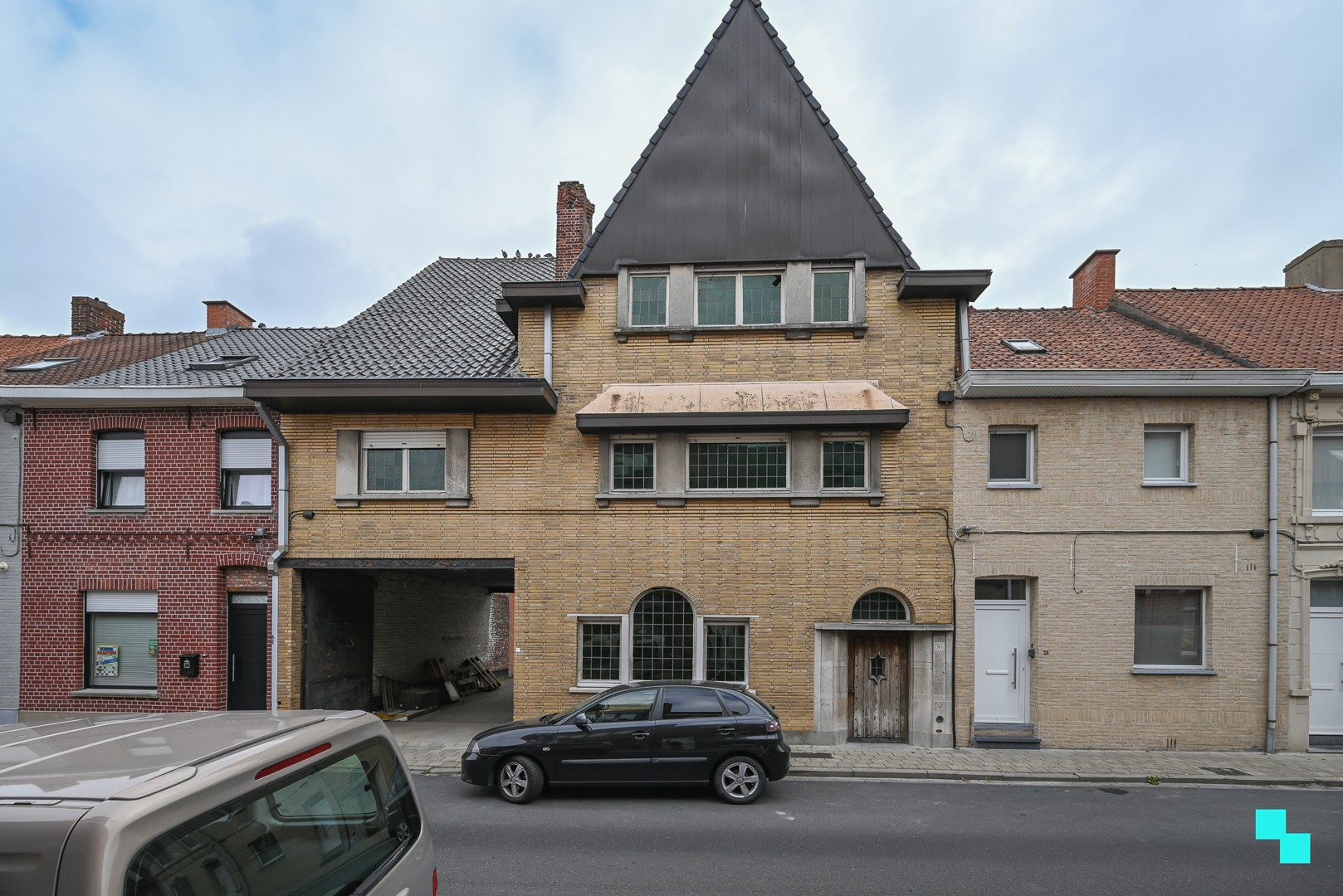 Zeer ruime & authentieke woning in Izegem - photo 1