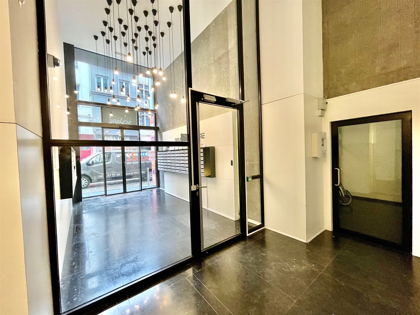 Gemeubeld &amp; ruim 2-kamer appt in hartje Brussel! - foto 4