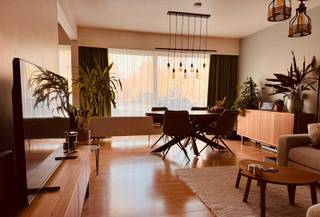 🏡 Gelijkvloers wonen met tuintje én garage in Edegem ! 🏷️ EPC-score B📍 Buizegemlei 137/4, 2650 EdegemDit verzorgde appartement van 1971 met een...