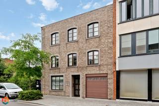 Op een uitstekende locatie te Boom bevindt zich deze ruime woning met 3 slaapkamers en dubbele praktijkruimte op het gelijkvloers. U geniet hier...