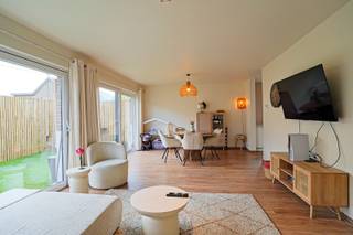 Ontdek dit instapklare en energiezuinige appartement in het hart van Buggenhout, waar comfort en ruimte centraal staan. Met een bewoonbare...