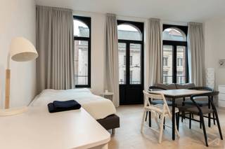 Op zoek naar een comfortabele studio op een absolute toplocatie?Deze studio met kitchenette, hoogslaper en privatieve badkamer is nu te koop in...