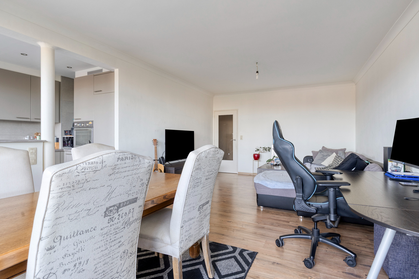 Licht en ruim appartement met 2 slaapkamers, terras en ondergrondse autostaanplaats - foto 4