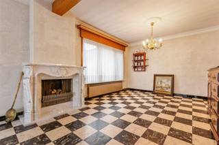 <p><span>Op te frissen OB met 3 slaapkamers gelegen op een perceel van 4a89ca te Paal.</span></p><p><span> </span></p><p><span>Belangrijkste troeven: </span></p><p><span>- Centrale ligging in de nabijheid van de Millenium Golf, autosnelwegen en het centrum van Paal.</span></p><p><span>- Goed onderhouden maar op te frissen woning</span></p><p><span>- 3 ruime slaapkamers</span></p><p><span>- Grote garage (80 m²)</span></p><p><span>- Gezellige veranda</span></p><p><span>- CV op gas</span></p><p><span>- Zolder met potentieel</span></p><p><span>- Voorraadkelder</span></p><p><span> </span></p><p><span> Bekijk zeker ook de foto's en de grondplannen met de afmetingen. Zo krijgt u van thuis uit al een perfect beeld van wat deze woning te bieden heeft!</span></p><p><span> </span></p><p><span>Wenst u meer info of een vrijblijvende bezichtiging, contacteer dan ons kantoor op het nummer 011 85 15 15 en wij helpen u graag verder. </span></p>