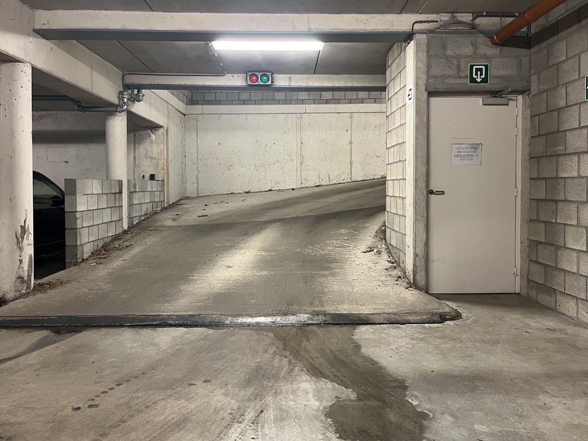 Place de parking + rangement facilement accessible à Rijkevorsel - photo 5