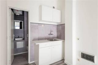 Op een centrale en gegeerde locatie aan de Dambruggestraat in Antwerpen bevindt zich deze verzorgde studio, ideaal als...