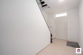 Hamme-Mille: Volledig gerenoveerde woning met 4 slaapkamers en ruime tuinDeze instapklare woning aan de Chaussée de Louvain 80 werd volledig...