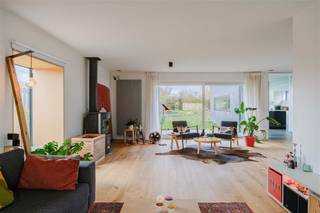 ERONDEGEM - Bent u op zoek naar een instapklare woning op groot perceel?Dan is deze woning misschien wel iets voor u! De belangrijkste troeven in een...