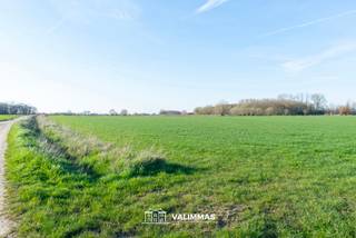 VALIMMAS verkoopt dit mooi gelegen perceel landbouwgrond....  akkerland, 52 are 30 ca  vrij van pacht  op de grens Mazenzele (Opwijk) en...
