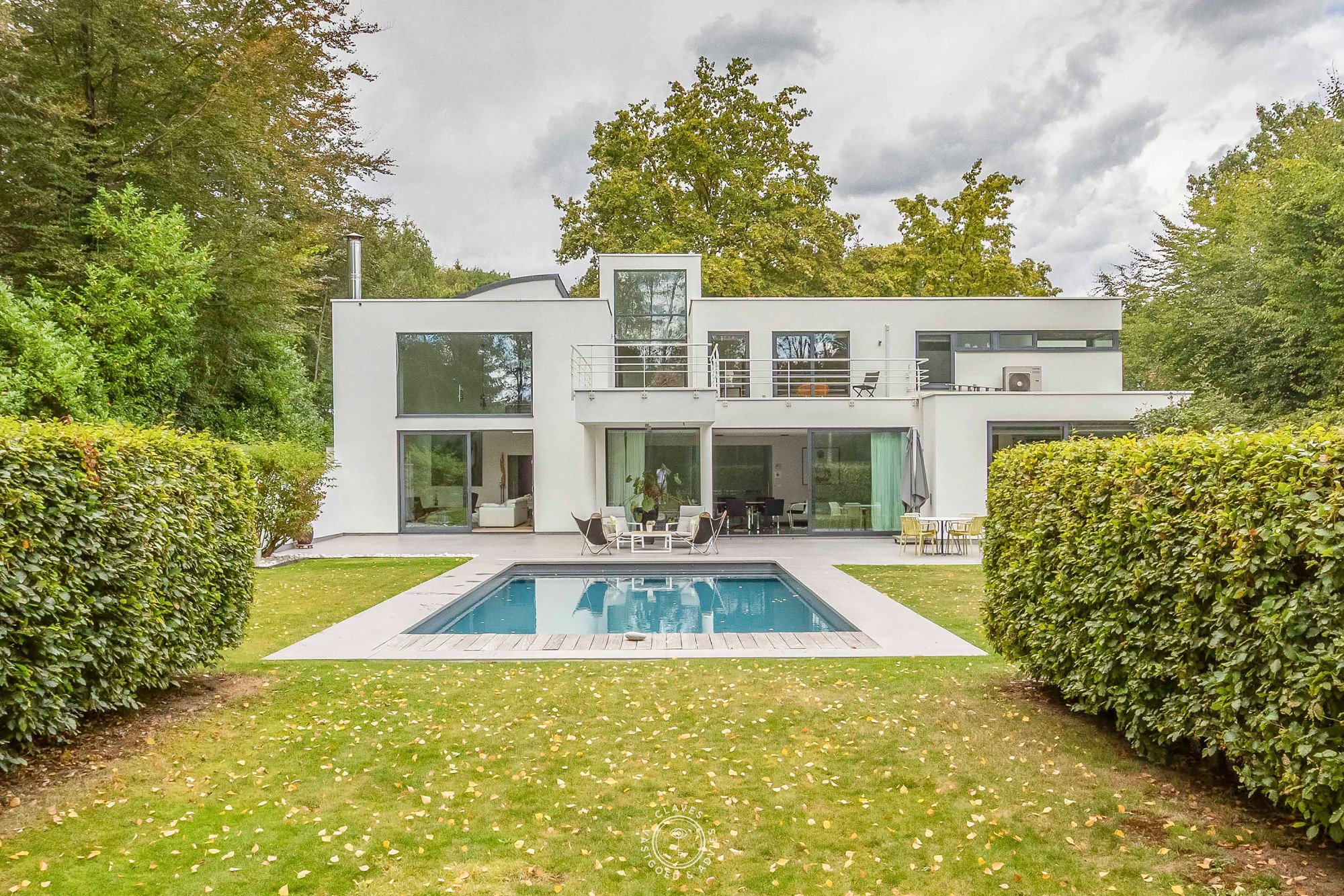 Architecturale villa met prachtige tuin en zwembad - foto 3