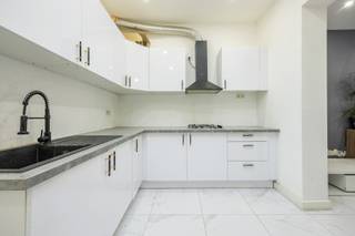 Deze leuke woning is gelegen in een rustige buurt in Hoboken, op een boogscheut van winkels, horeca, openbaar vervoer, scholen, enzovoort.Het...