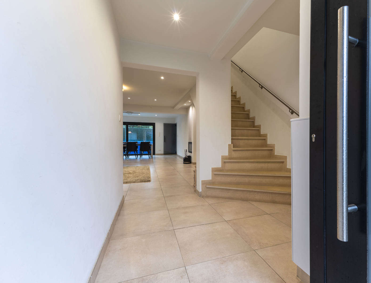 Gerenoveerde en goed onderhouden villa met 4 slaapkamers. - foto 2