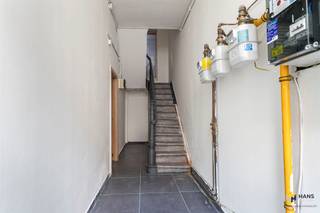 <p><span> Karaktervolle woning met potentieel in hartje Borgerhout</span></p><p><span>📍 Leningestraat 1 – 2140 Borgerhout</span></p><p><span>📐 139 m² woonoppervlakte – 2 tot 4 slaapkamers</span></p><p><span>💡 Te renoveren naar eigen smaak</span></p><p><span> </span></p><p><span>Ben je op zoek naar een woning waar je écht je eigen stempel op kan drukken? Welkom in de Leningestraat 1, een charmant pand boordevol mogelijkheden in een levendige buurt van Borgerhout!</span></p><p><span> </span></p><p><span>Deze ruime woning van 139 m² biedt momenteel 2 slaapkamers, maar dankzij de slimme indeling kan je eenvoudig uitbreiden naar 3 of zelfs 4 slaapkamers. Ideaal voor gezinnen, creatieve geesten of investeerders die op zoek zijn naar een project met toekomstwaarde.</span></p><p><span> </span></p><p><span>✨</span><span> Wat maakt dit pand uniek?</span></p><p><span> </span></p><ul><li><span>Authentieke elementen en karaktervolle gevel</span></li><li><span>Tal van renovatiemogelijkheden naar jouw stijl en noden</span></li><li><span>Gezellige stadswoning met potentieel voor dakterras of stadstuin</span></li><li><span>Gelegen in een bruisende buurt met winkels, openbaar vervoer, scholen en parken op wandelafstand</span></li></ul><p><span> </span></p><p><span> </span></p><p><span>Of je nu droomt van een moderne stadswoning, een coole urban loft of een gezellige gezinswoning: hier begint jouw project!</span></p><p><span> </span></p><p><span>🔨 Durf jij dit renovatie-avontuur aan? Grijp dan nu je kans en maak van dit huis een echte thuis!</span></p><p><span> </span></p><p><span>📞 Interesse of wil je de mogelijkheden met eigen ogen komen ontdekken? Contacteer ons snel voor een bezoek!</span></p><p><span> </span></p><p><span> </span></p>