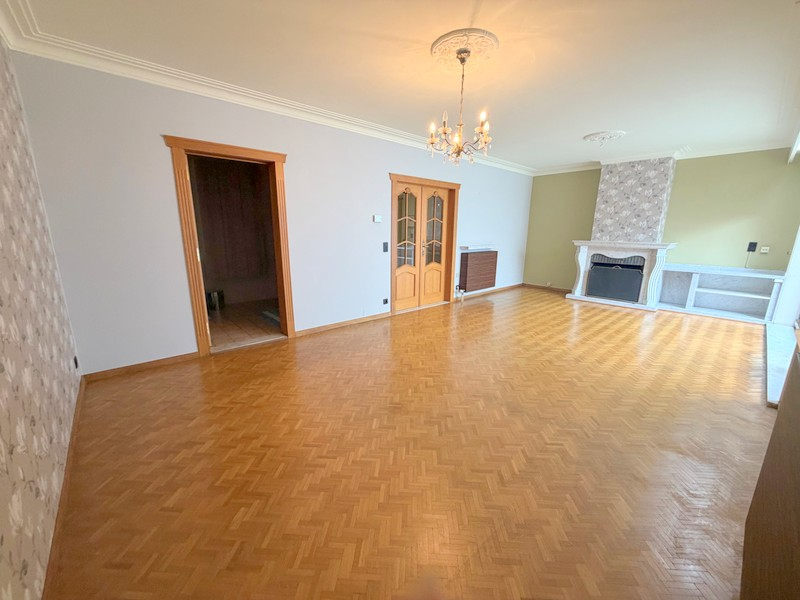 RUIM APPARTEMENT MET 3 SLAAPKAMERS BUREEL EN MOG GARAGE - foto 4