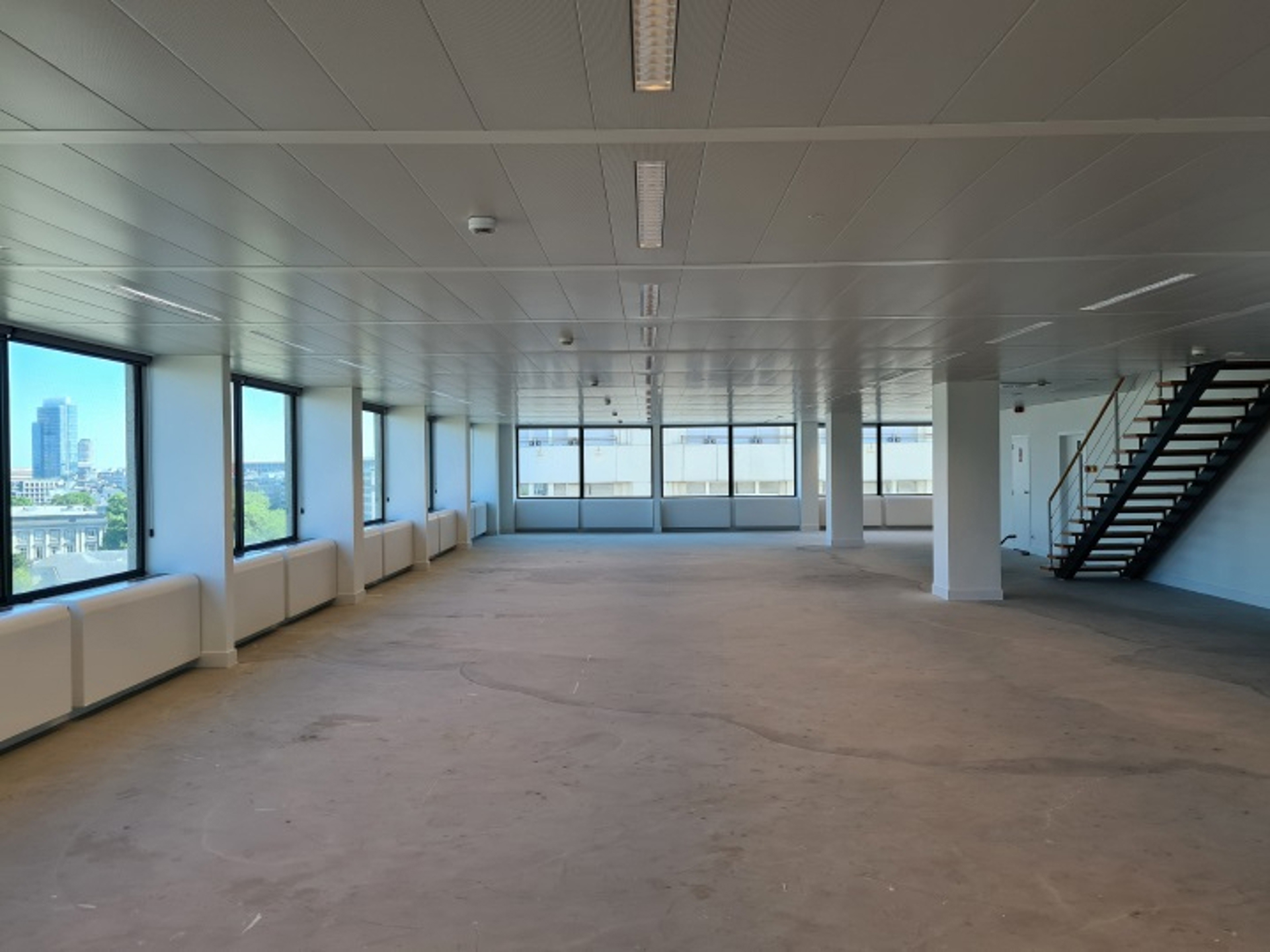 Gerenoveerde kantoren aan de kleine ring van Brussel. - foto 5