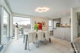 Stijlvol en instapklaar appartement met hoogwaardige afwerking, gelegen in het Elisa-park in een rustige doodlopende straat te Halle. Dit...