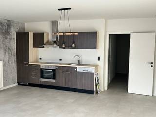 Dit appartement op de eerste verdieping is gelegen in het centrum van Beringen, in de Brugstraat 7 bus 4.  Je bent op wandelafstand van het...