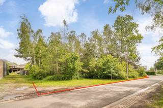 Bent u op zoek naar een ruim perceel voor de bouw van uw droomwoning en dit op een rustige, maar vlot bereikbare locatie in Werchter? Dan is deze bouwgrond van 14a60ca (kadaster 18a86ca) ongetwijfeld een bezoek waard.<br /><br />Met een straatbreedte van maar liefst 36 meter biedt dit perceel tal van mogelijkheden voor het realiseren van een ruime vrijstaande woning met een mooie tuin en optimale privacy.  De ligging vormt een belangrijke troef. U woont hier in een groene omgeving, terwijl scholen, winkels, openbaar vervoer en belangrijke verbindingswegen zich in de nabije omgeving bevinden. Hierdoor combineert deze bouwgrond het beste van twee werelden: rustig wonen met alle dagelijkse voorzieningen binnen handbereik.<br /><br />Indien u extra informatie wenst of interesse heeft in deze bouwgrond kan u contact opnemen via janschrijvers@immojanstas.be of 0495 18 95 81.<br /><br />Bijkomende info (kadaster, bodemattest, Vgi,...) kan U hier downloaden ?