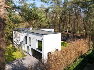 Deze luxueuze villa is rustig gelegen in een doodlopende straat in het gegeerde Koningshof, op een boogscheut van het gezellige centrum...