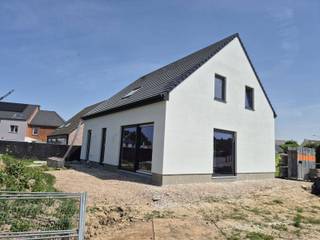 In een rustige straat in Mazenzele, en vlakbij de verbindingsweg richting Asse-Brussel en Dendermonde, wordt deze kwalitatieve en energiezuinige...