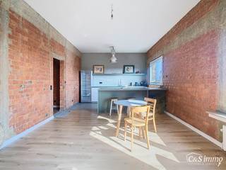 Appartement op wandelafstand van Te Boelaarpark in een kleinschalig gebouw met lift.Een ruime leefruimte op een mooie laminaat baadt in het...