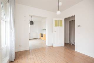  Op zoek naar een gezellig appartement met karakter én tuin in Mortsel?  Dan zal dit charmant, recent gerenoveerd appartement met één slaapkamer...