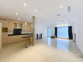 This cozy apartment is located in the center of Kruishoutem near all local shops. LAYOUT:Living space - open kitchen - storage - toilet - bathroom...