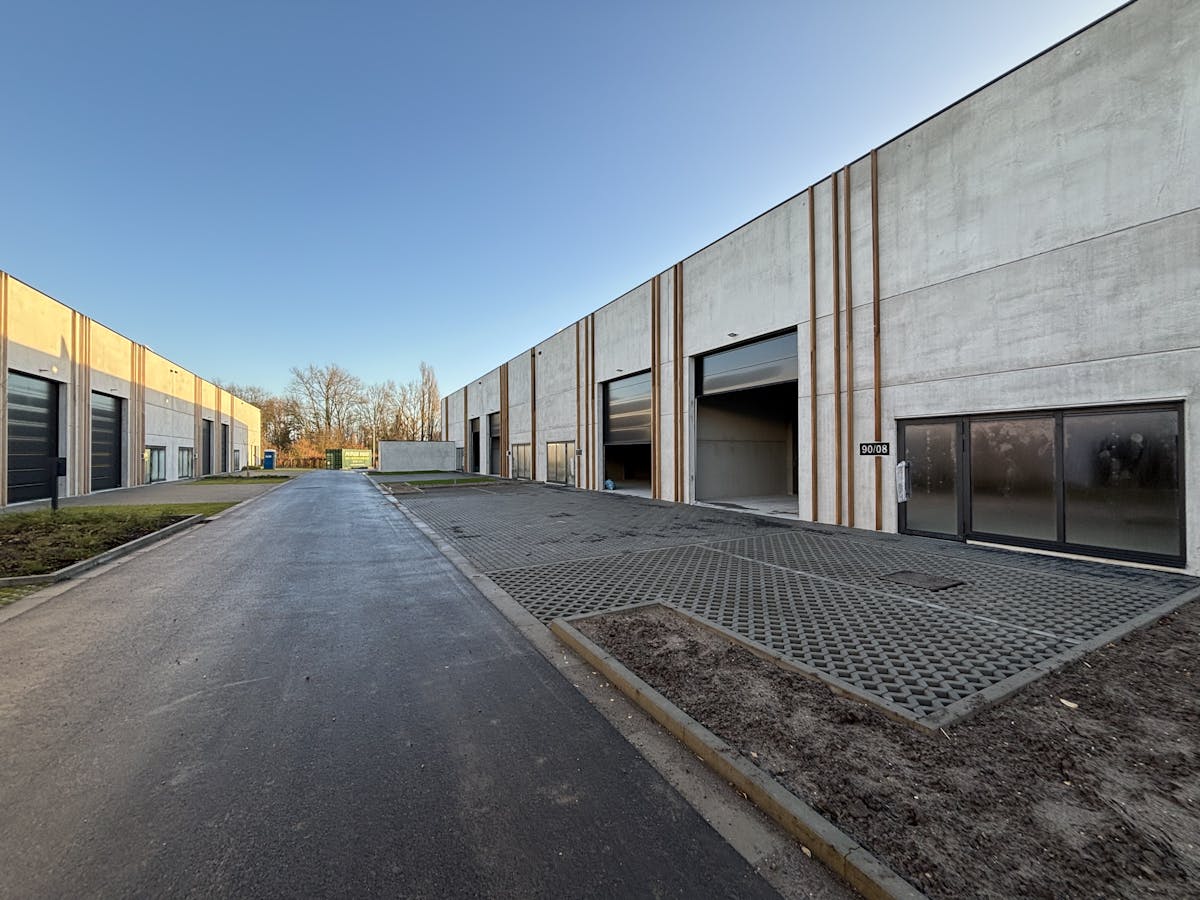 Nieuwbouw KMO-unit van 200 m² te huur in Sint-Truiden - foto 1