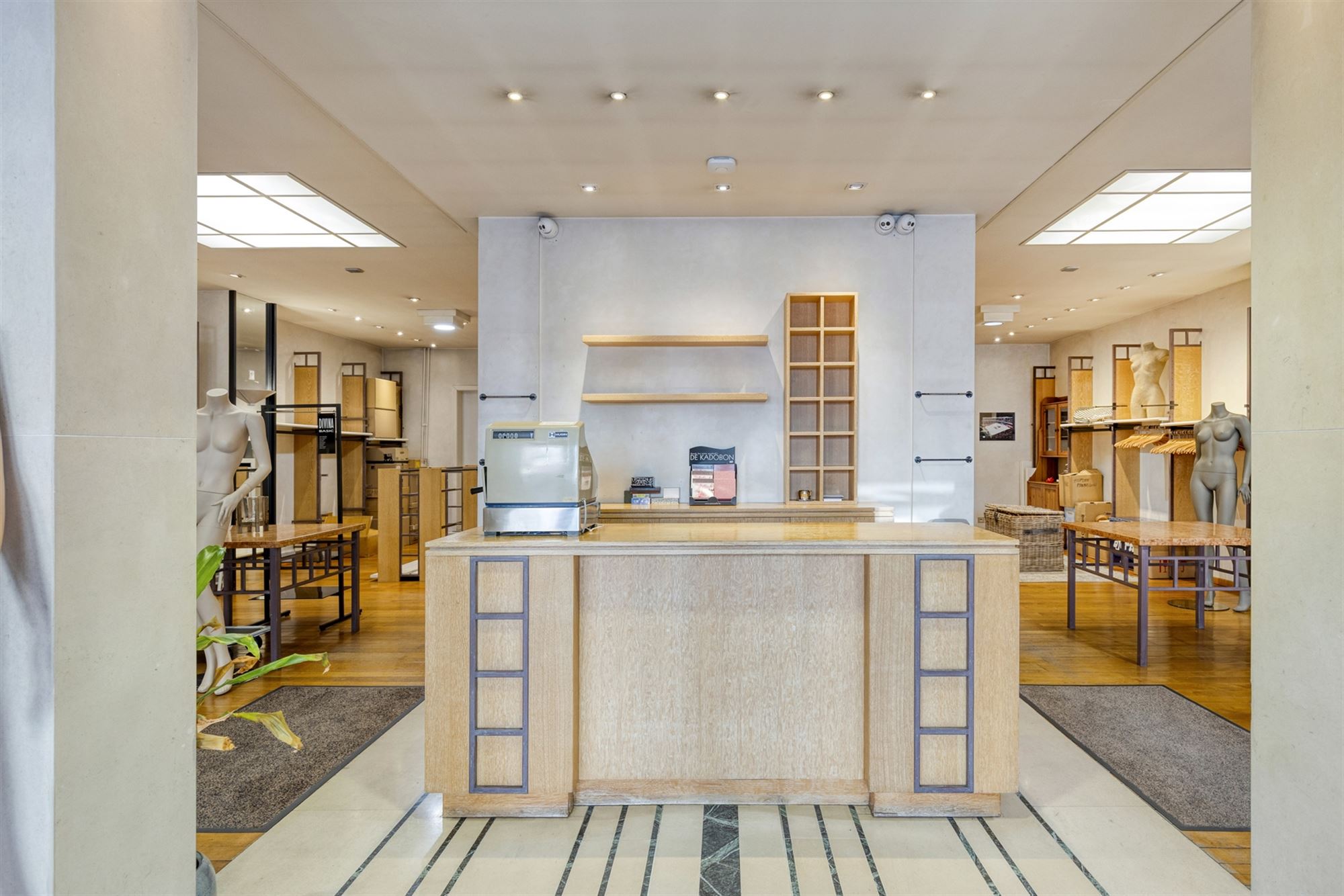 Commercial - photo 3