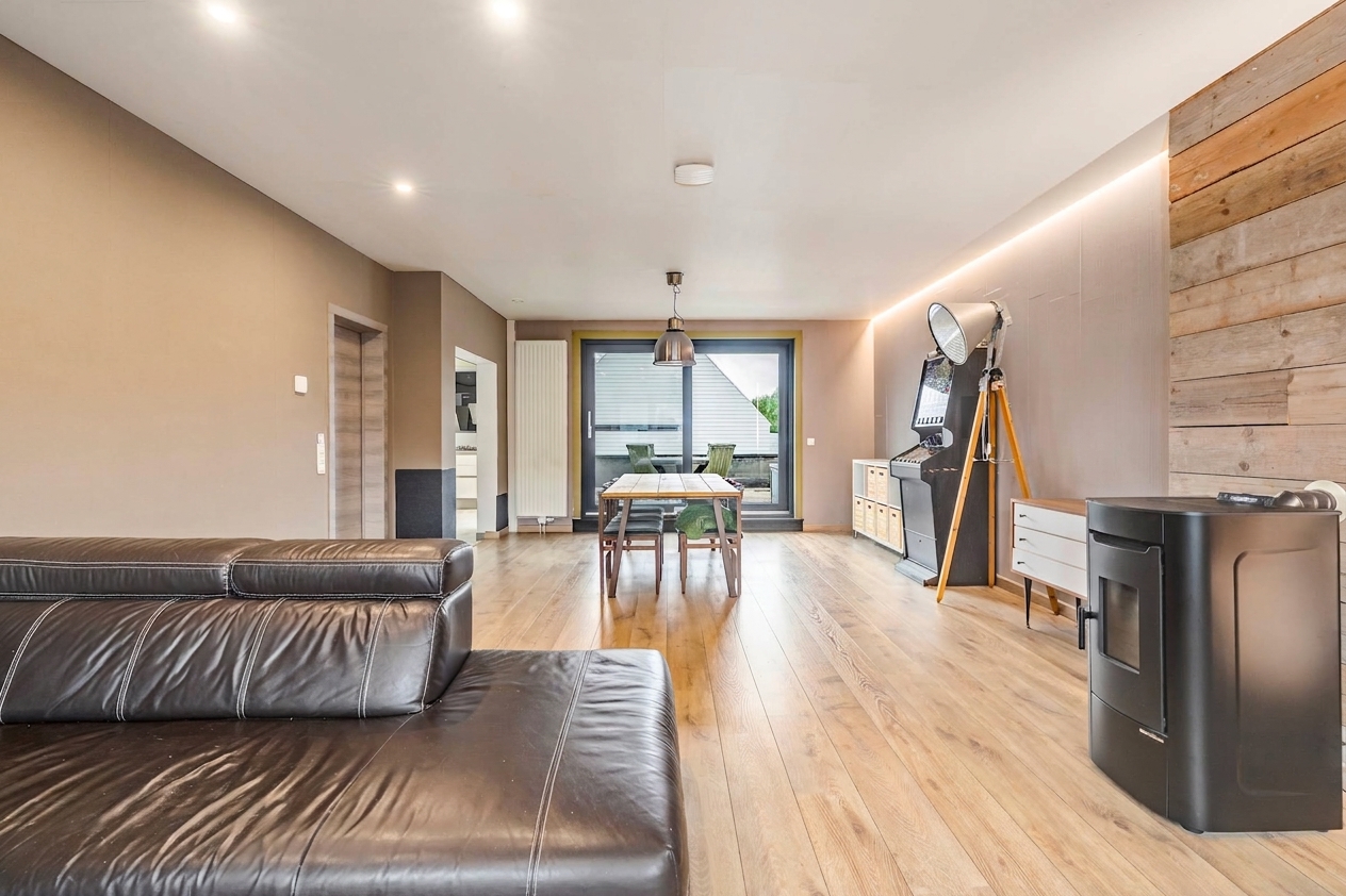 Ruime bel-etage met grote garage, 3 slaapkamers en terras - foto 5