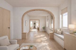 <p>Op een gegeerde locatie in Moortsele bevindt zich deze woning op een ruim perceel van 1560 m² met zuidwestelijke oriëntatie, ideaal om optimaal van zon en tuin te genieten.</p><p>De woningen beschikken momenteel over 3 slaapkamers en bieden heel wat potentieel voor wie op zoek naar een renovatieproject.</p><p>Met de ruime tuin, de goede ligging en de uitbreidingsmogelijkheden vormt dit pand een interessante opportuniteit voor renovatie of investering.</p><p>EPC: label D voor beide woningen</p><p>Belangrijk: Deze woning wordt uitsluitend samen verkocht met de aanpalende woning nr. 31.</p><p>Totale vraagprijs voor beide woningen samen: €500.000.</p><p>Ben je op zoek naar een project met potentieel op een toplocatie in Moortsele? Contacteer ons gerust voor meer informatie of een bezoek ter plaatse.</p>