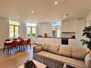 Investment property: 2 large apartments fully renovated with modern, high-quality materials. (both units are rented to reliable tenants, providing immediate rental income).

RECENT FULL RENOVATION: all major works have been completed, allowing you to invest with complete peace of mind.

Apartment 25a: 2 bedrooms, bathroom (shower + sink), large living area with open kitchen.

Apartment 25b: 3 bedrooms, bathroom (shower + bathtub + sink), separate kitchen, spacious living area, attic for storage.

Viewings by appointment only at +32 496/12.04.46 or via sebastien@immobeguin.be