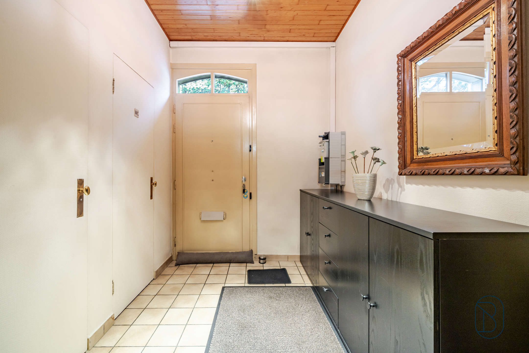 Grote woning (5 slk) met uitweg achteraan, en zonnepanelen.  - foto 2