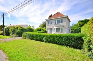 Deze eigendom op een perceel van 2186 m² treffen we te Anzegem. De eigendom geniet van een goede ligging, met op wandelafstand het station...