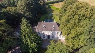 Domein Bergenhof is een van de mooiste parkdomeinen van Zandhoven en omgeving en beschikt over een parktuin van circa 2,7 hectaren met...