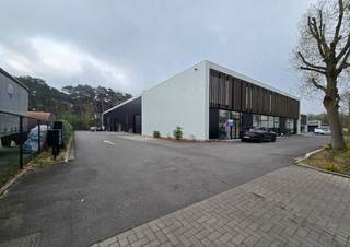 Strategisch gelegen magazijn op het industrieterrein 'Stadsheide' (Hasselt), vlakbij de Corda Campus. Goede verbinding met zowel de E314 als de...