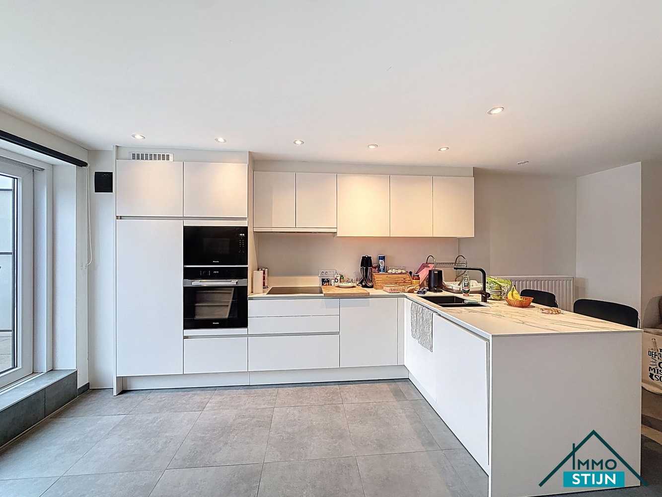 Recente duplex met drie slaapkamers en een garage - foto 5