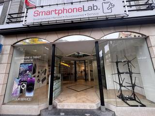 Deze verzorgde opbrengsteigendom bestaat uit een handelsgelijkvloers en een duplex appartement. Beide zijn verhuurd. De eigendom is gelegen in...