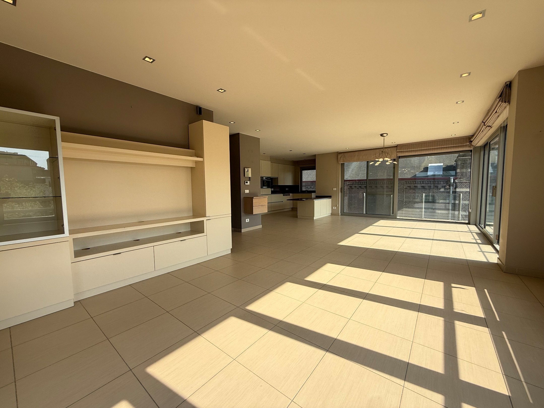 Zéér ruim appartement in centrum Roeselare! - foto 5