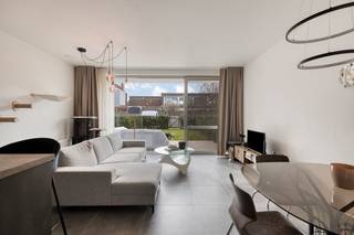 Recent gelijkvloers appartement te koop in residentie Fleur de Lin in het centrum van Wielsbeke. Dit energiezuinig appartement met 1 slaapkamer...